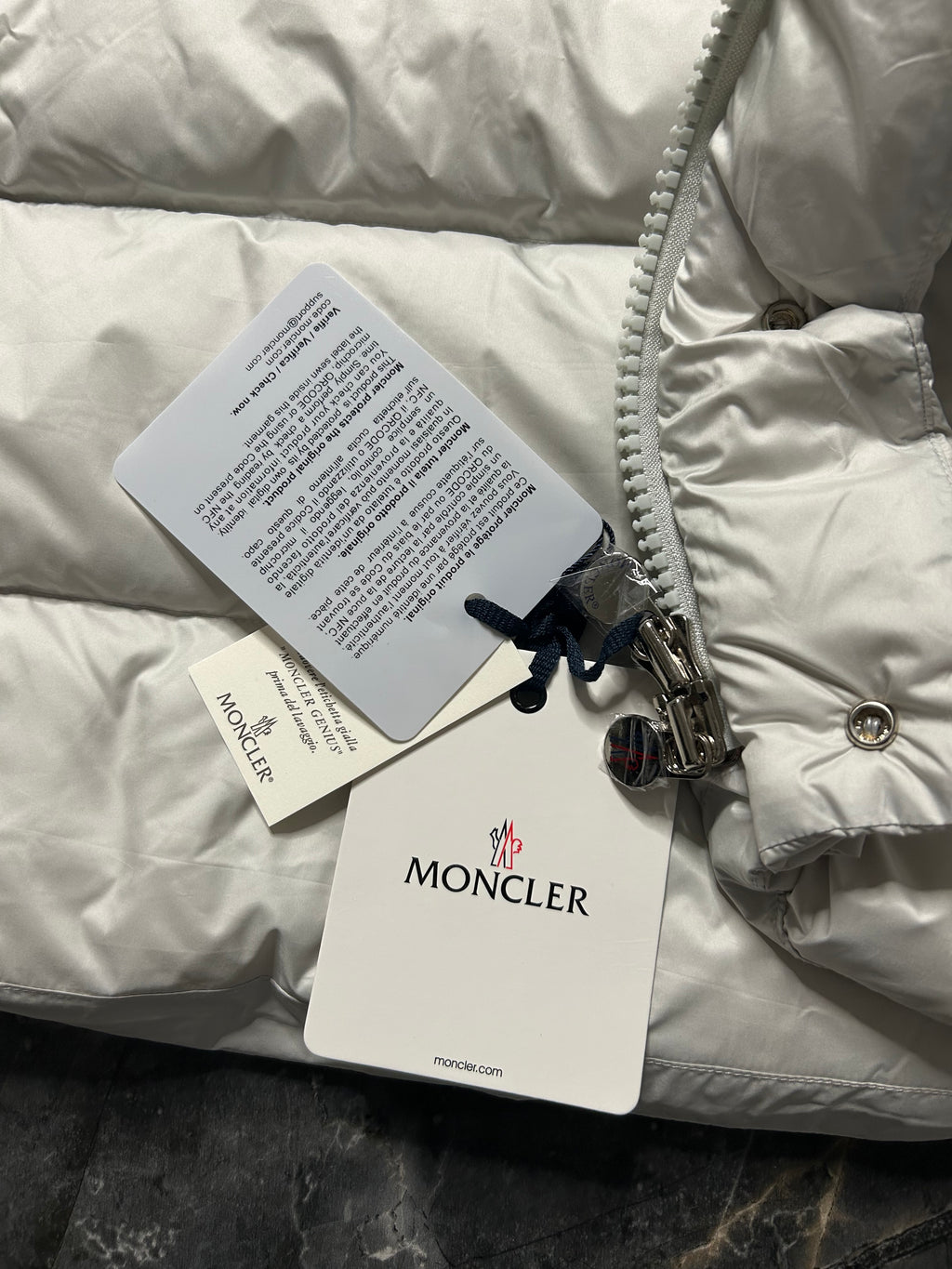Moncler vezere light grey