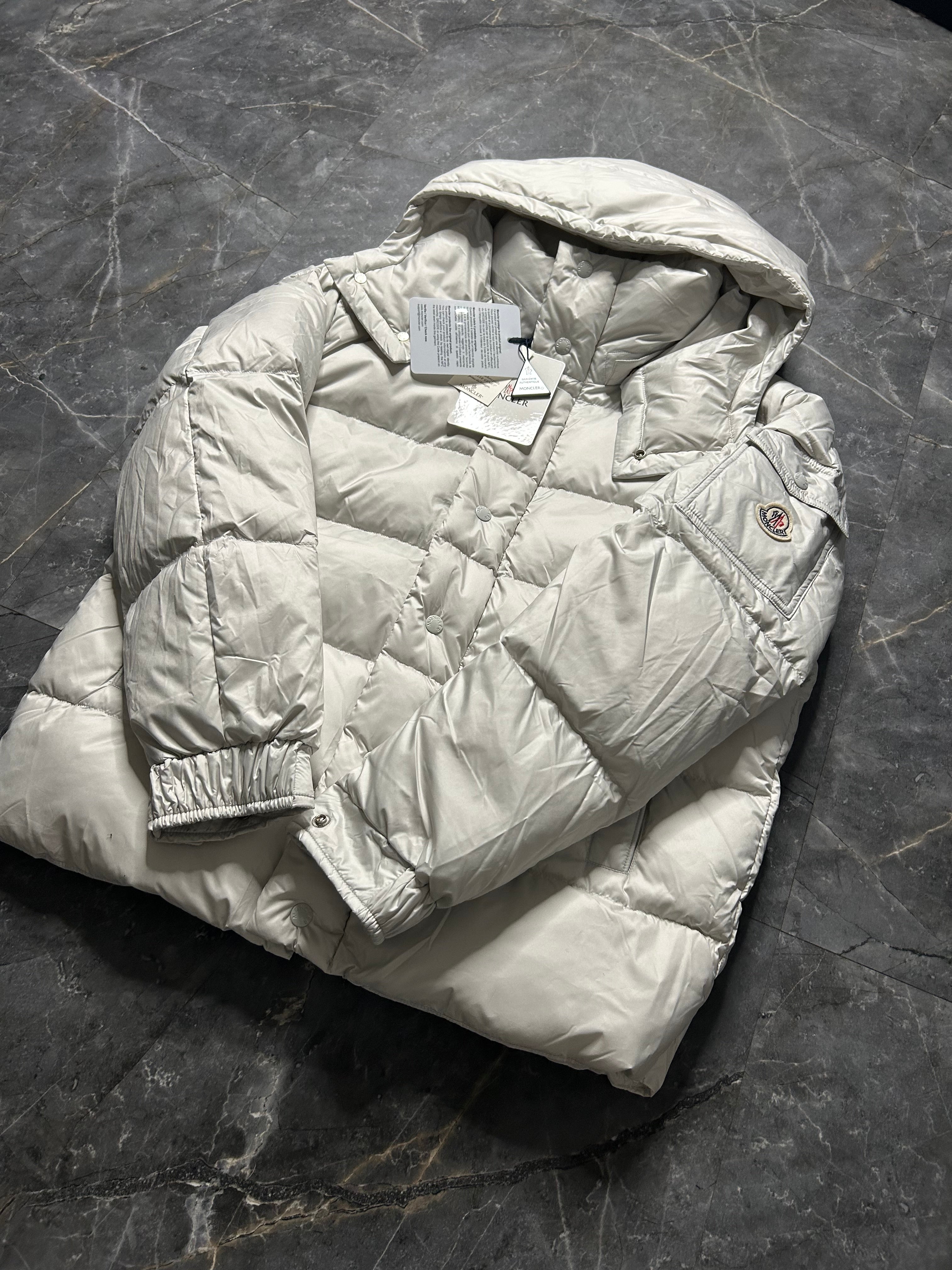 Moncler vezere light grey