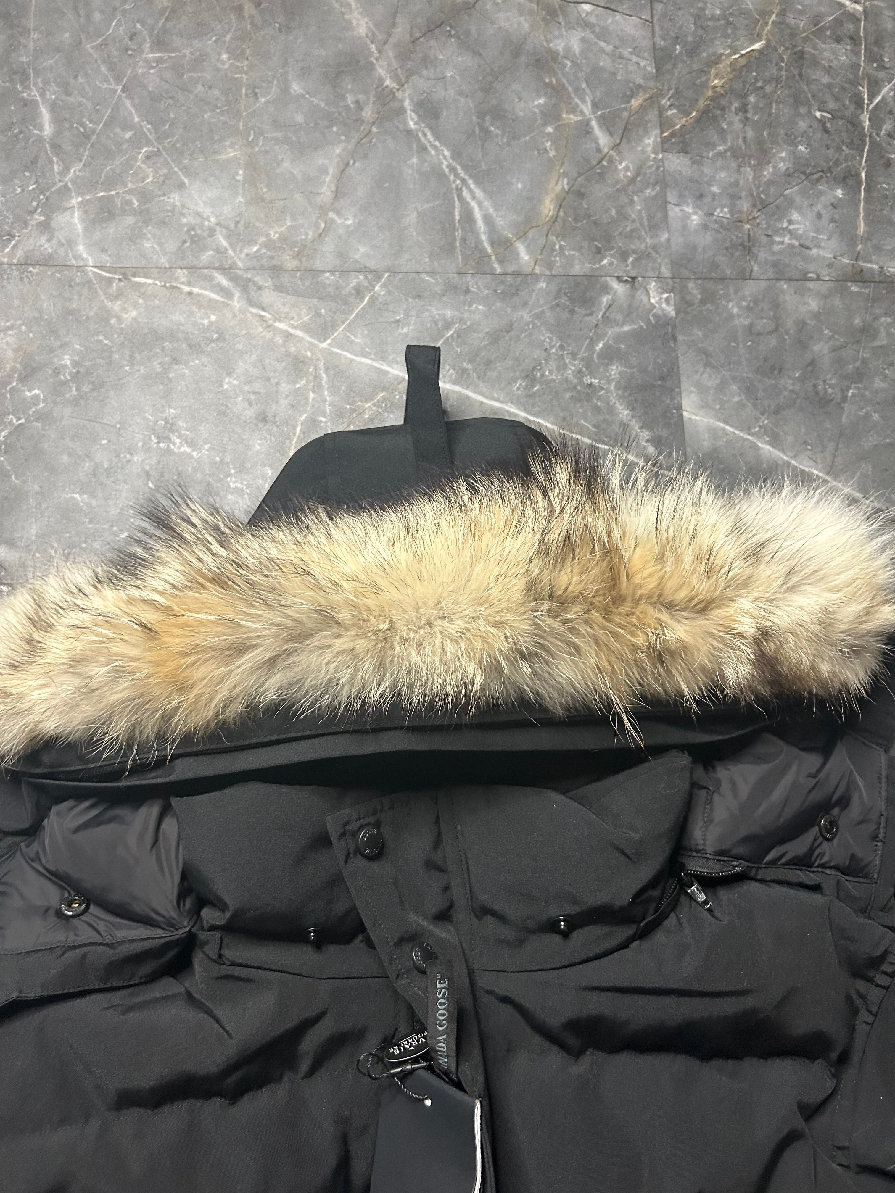 Canada goose Wyndham parka black badge