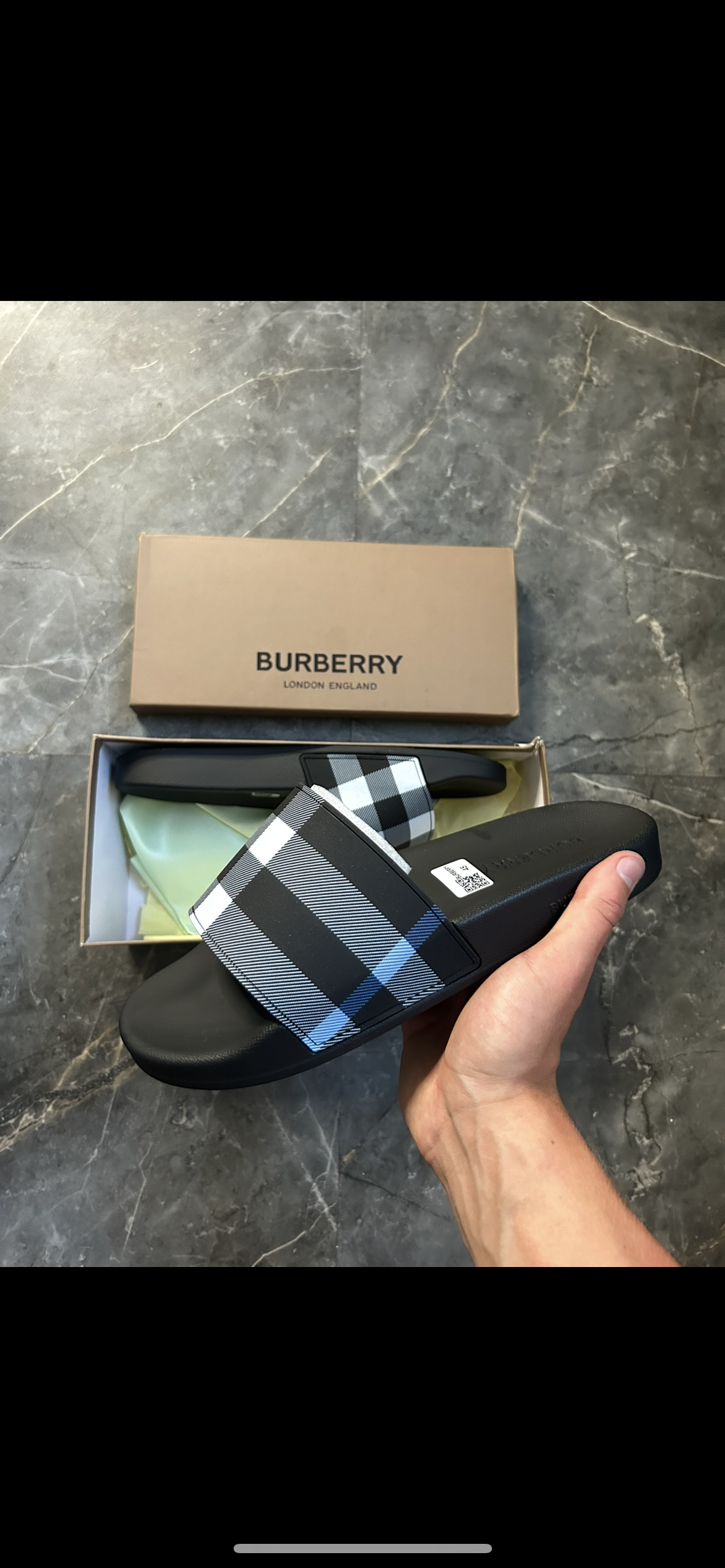 Burberry sliders black