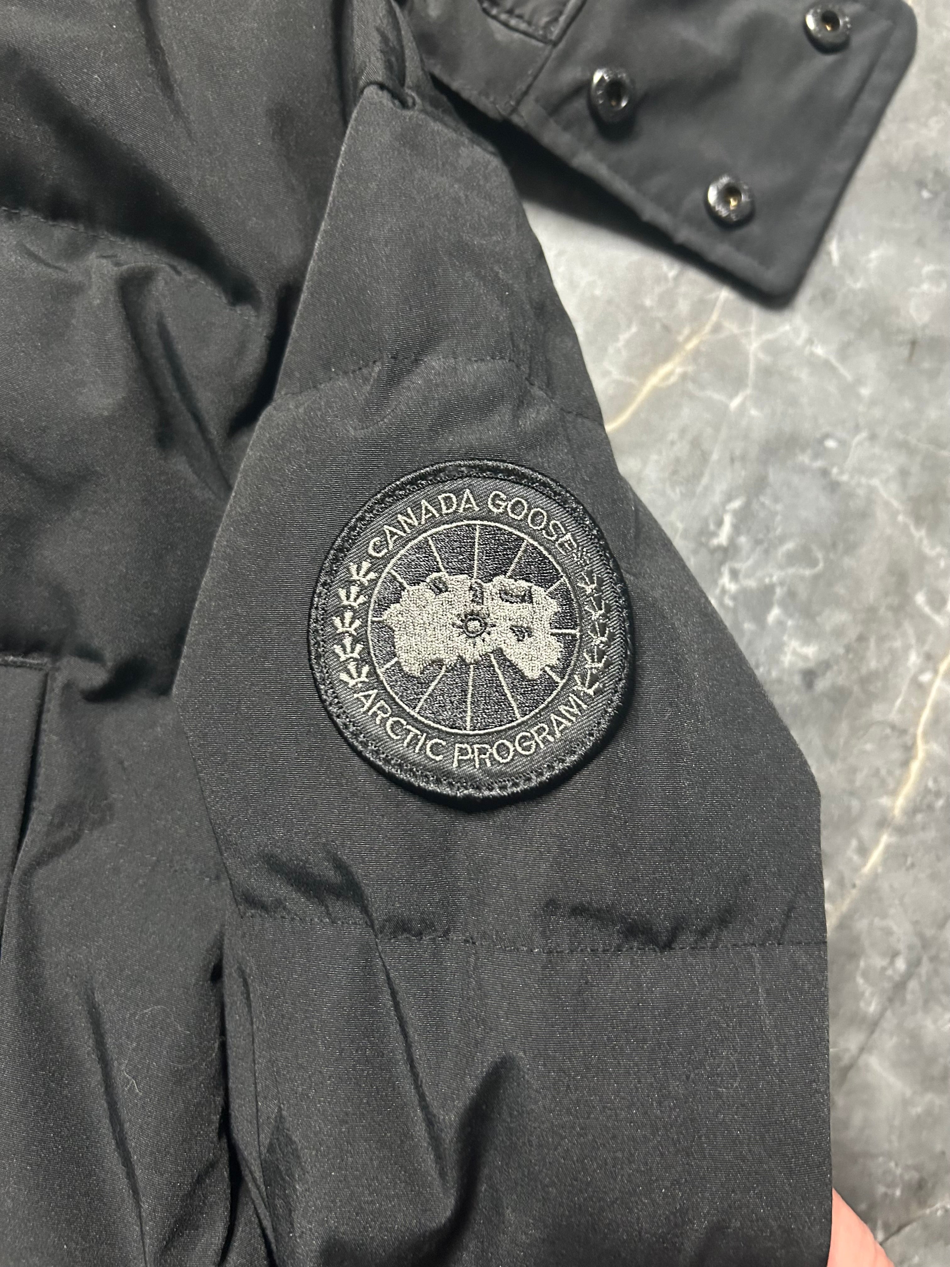 Canada goose Wyndham parka black badge